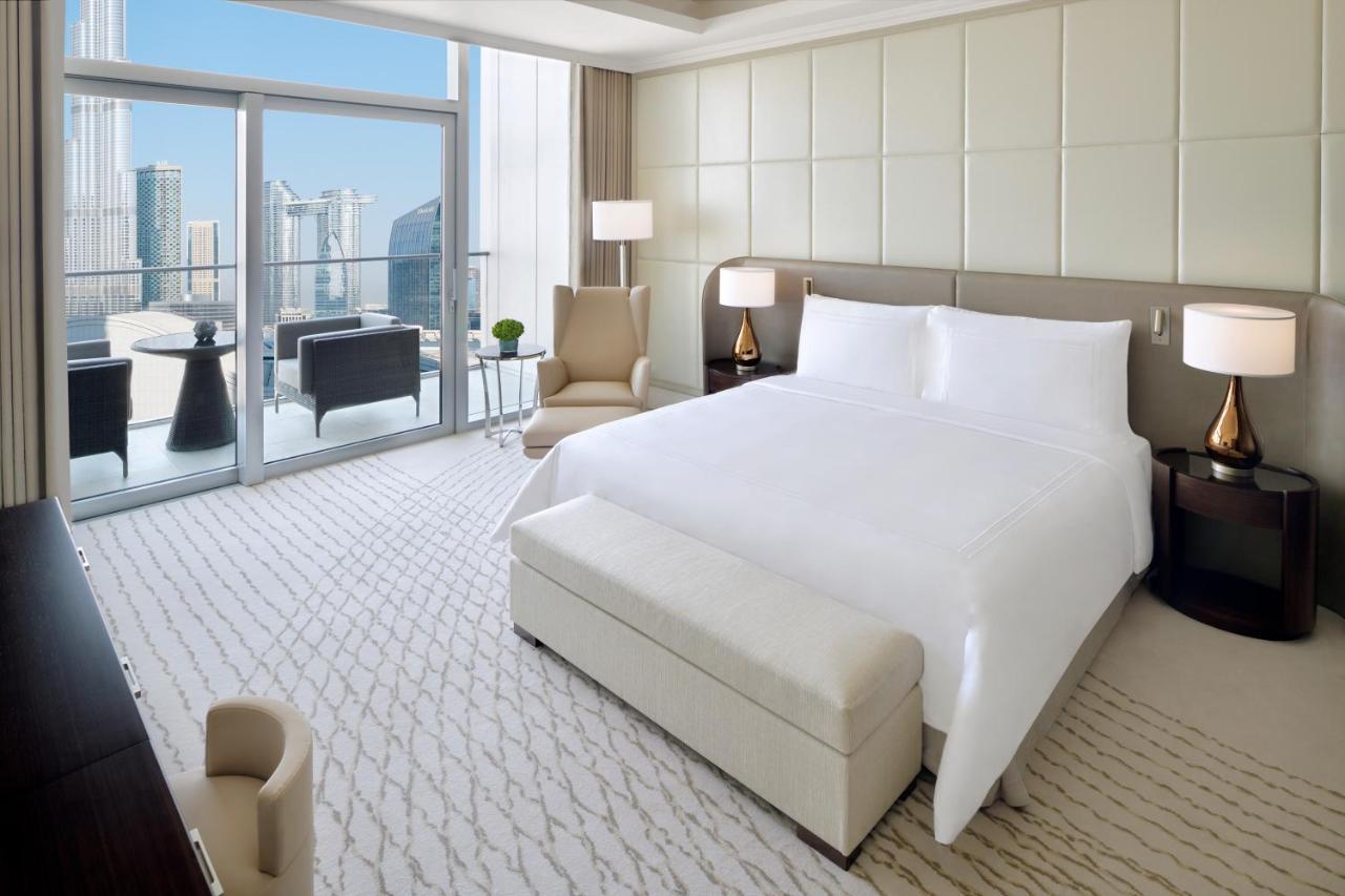 Address Dubai Mall Exterior photo A bedroom at the Address Downtown Hotel